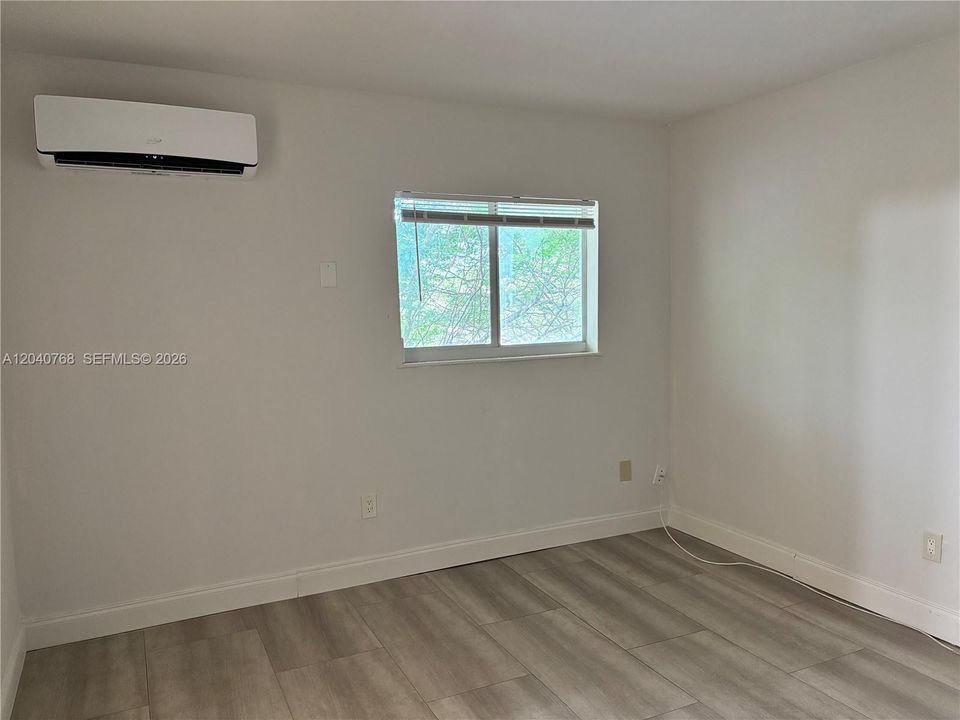 For Rent: $1,800 (1 beds, 1 baths, 410 Square Feet)