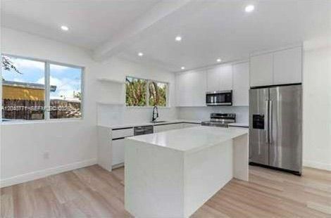For Rent: $3,900 (4 beds, 3 baths, 1833 Square Feet)