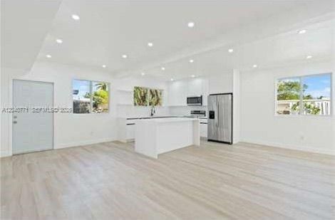 For Rent: $3,900 (4 beds, 3 baths, 1833 Square Feet)