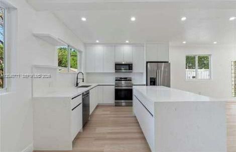 For Rent: $3,900 (4 beds, 3 baths, 1833 Square Feet)