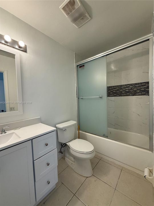 For Rent: $2,000 (2 beds, 1 baths, 924 Square Feet)