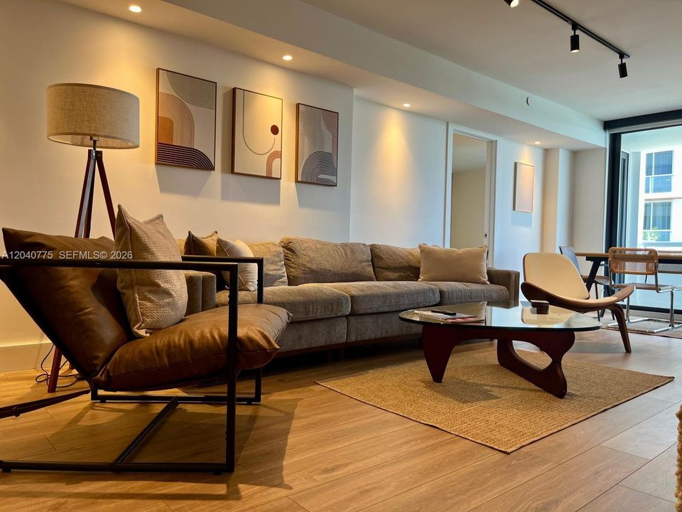 For Rent: $4,200 (2 beds, 2 baths, 1052 Square Feet)
