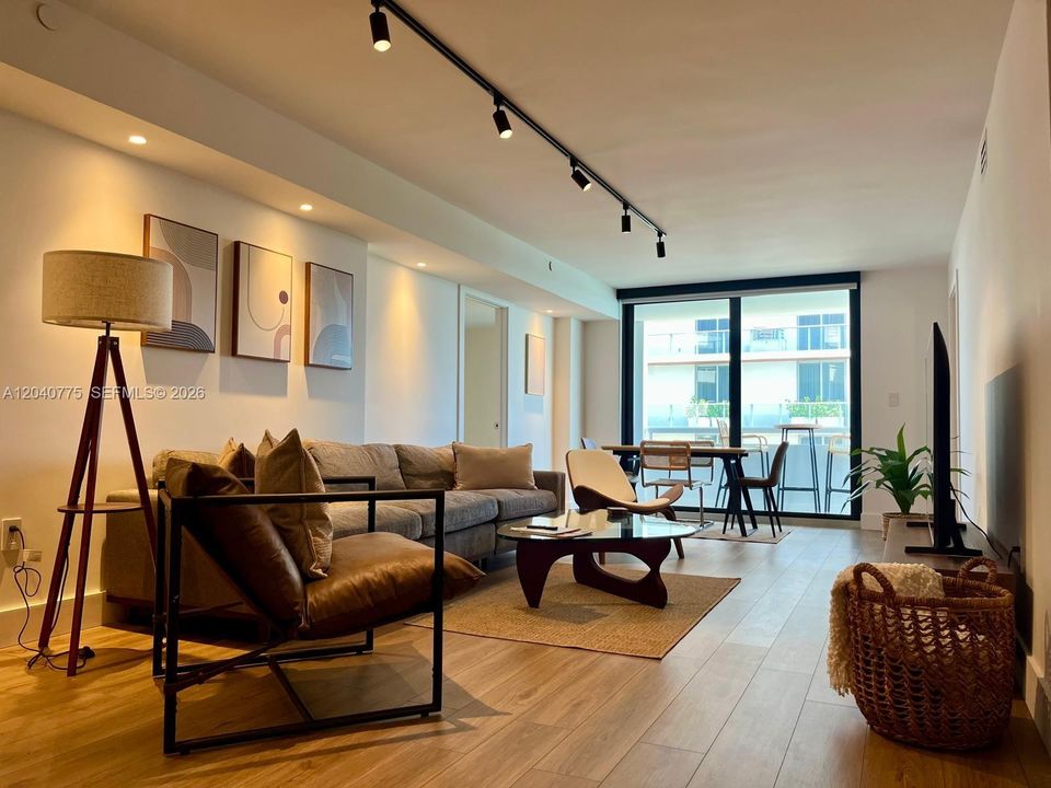 For Rent: $4,200 (2 beds, 2 baths, 1052 Square Feet)