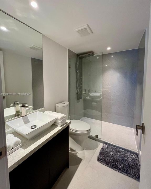 For Rent: $4,200 (2 beds, 2 baths, 1052 Square Feet)