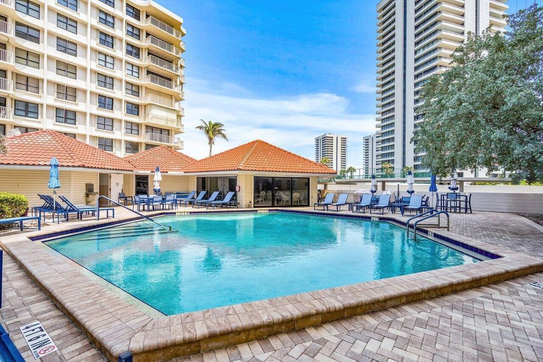 Heated Pool, Gas Grills