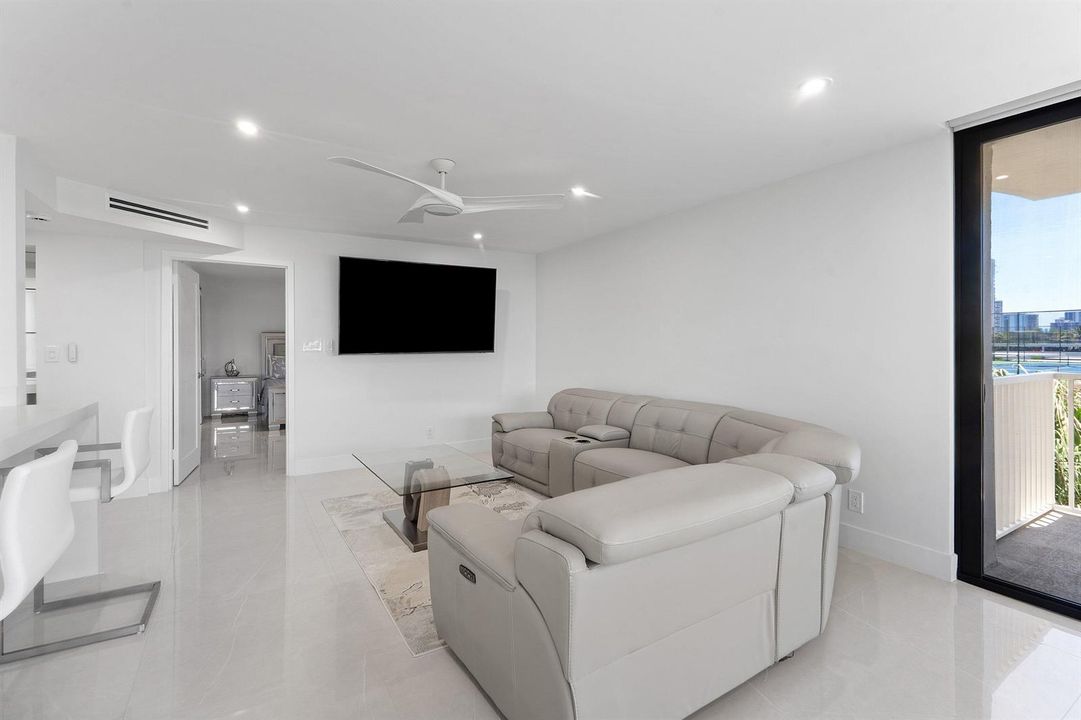 Family Room w/ LEDs & Ceiling Fan
