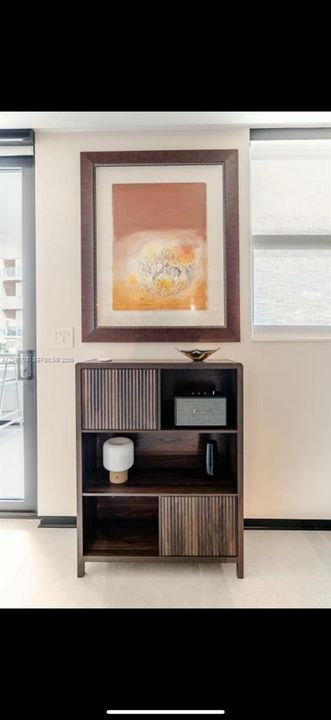 For Rent: $5,000 (1 beds, 1 baths, 1052 Square Feet)