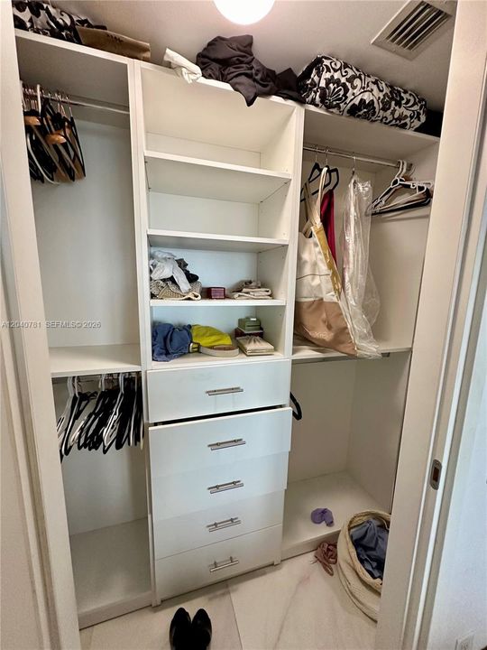 For Rent: $2,800 (0 beds, 1 baths, 375 Square Feet)