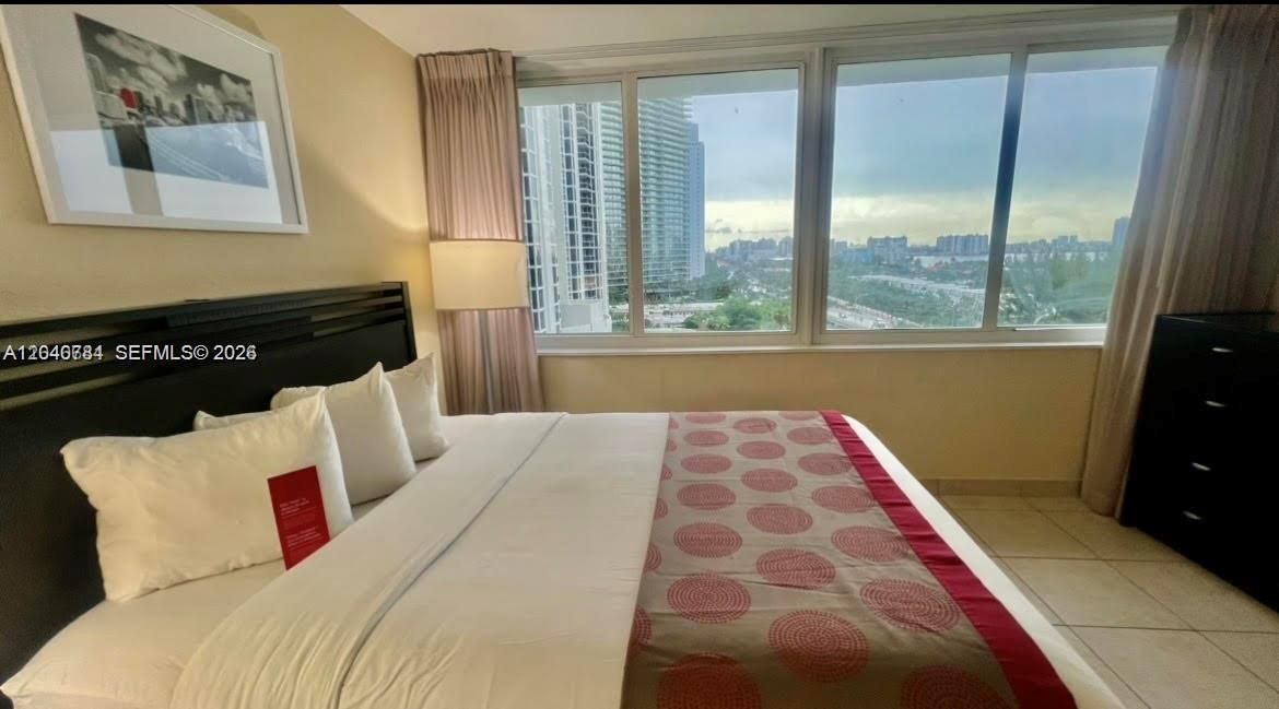 В аренду: $2,100 (0 спален, 1 ванн, 360 Квадратных фут)