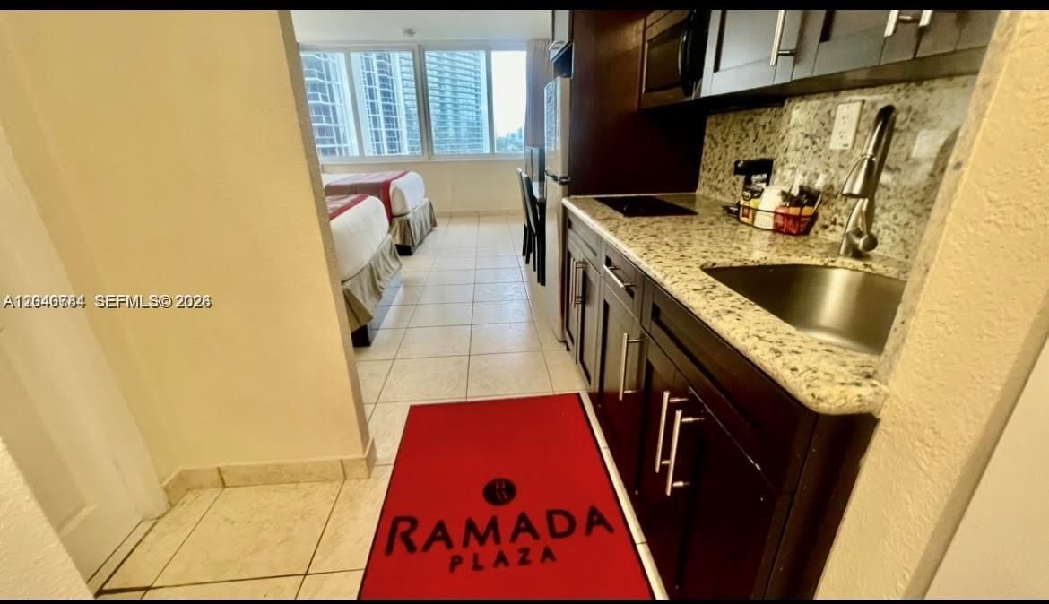 В аренду: $2,100 (0 спален, 1 ванн, 360 Квадратных фут)