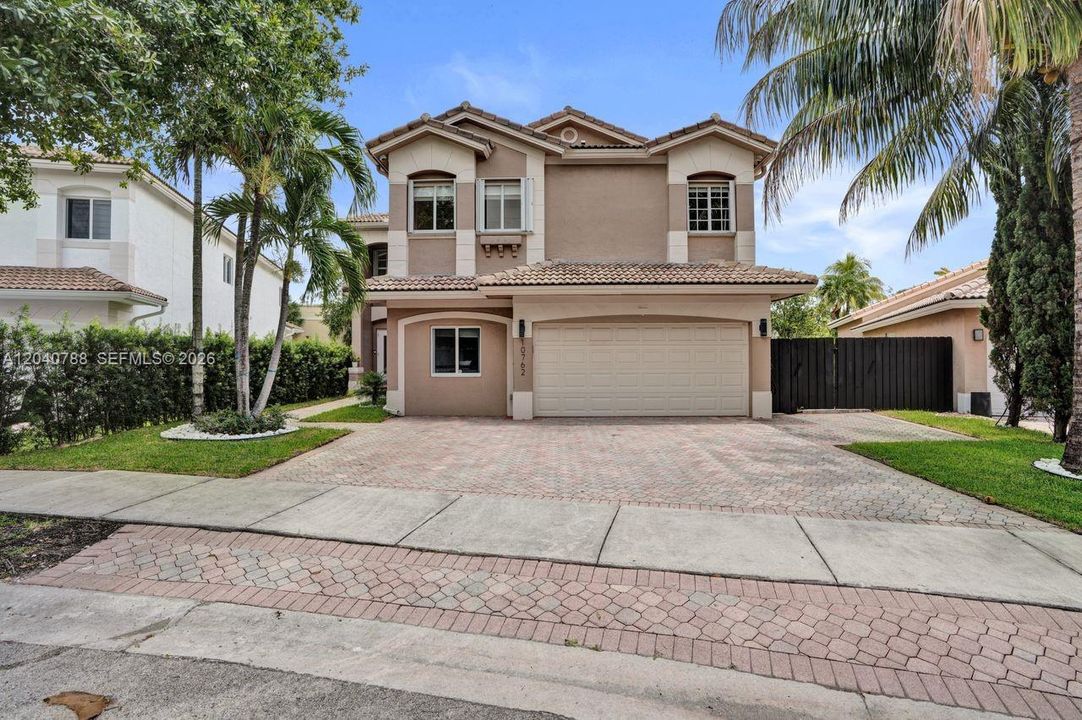 For Sale: $1,794,000 (6 beds, 5 baths, 3052 Square Feet)