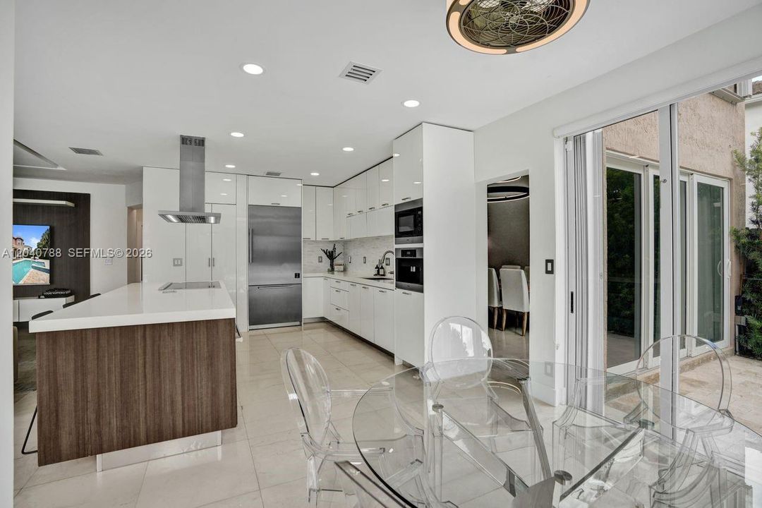 For Sale: $1,794,000 (6 beds, 5 baths, 3052 Square Feet)