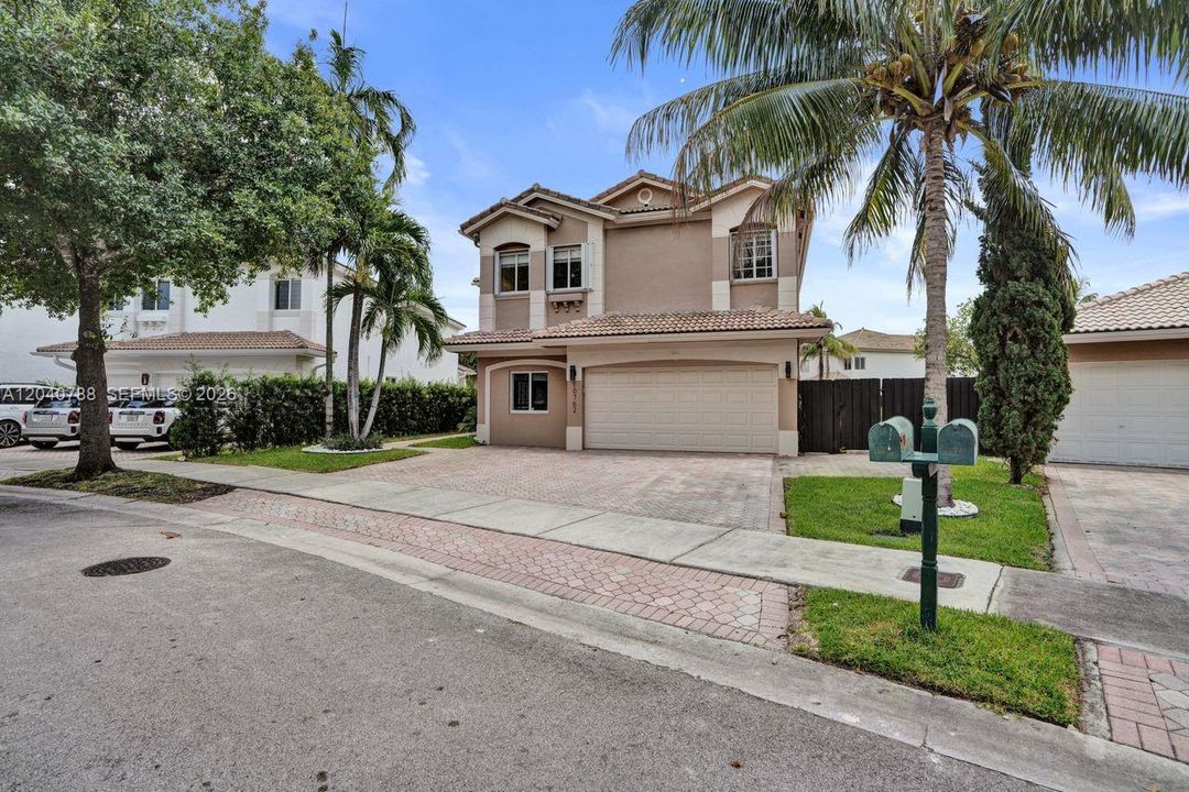 For Sale: $1,794,000 (6 beds, 5 baths, 3052 Square Feet)