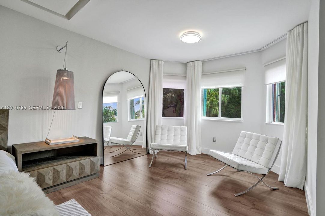 For Sale: $1,794,000 (6 beds, 5 baths, 3052 Square Feet)