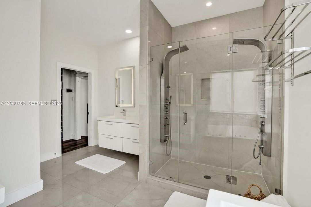 For Sale: $1,794,000 (6 beds, 5 baths, 3052 Square Feet)