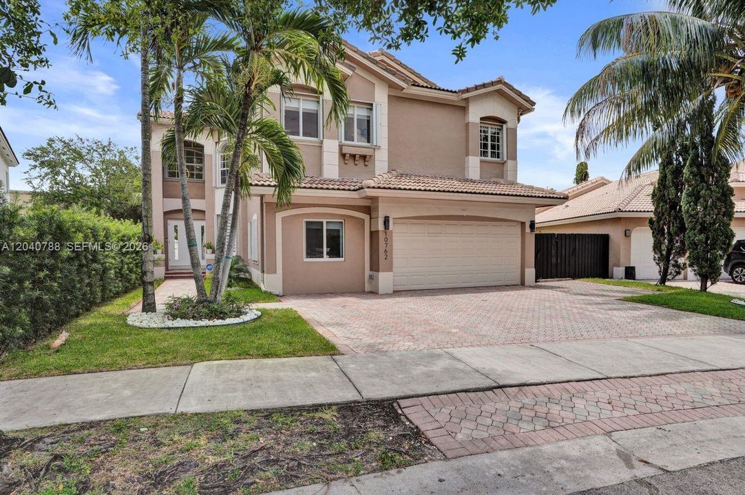 For Sale: $1,794,000 (6 beds, 5 baths, 3052 Square Feet)
