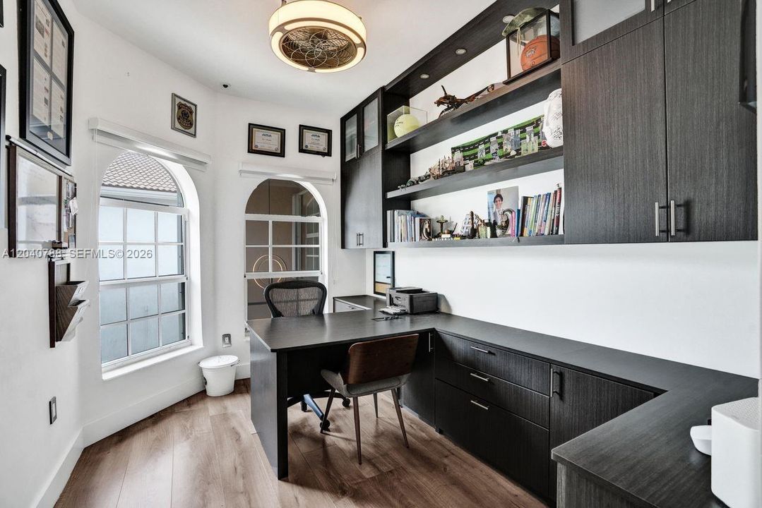 For Sale: $1,794,000 (6 beds, 5 baths, 3052 Square Feet)