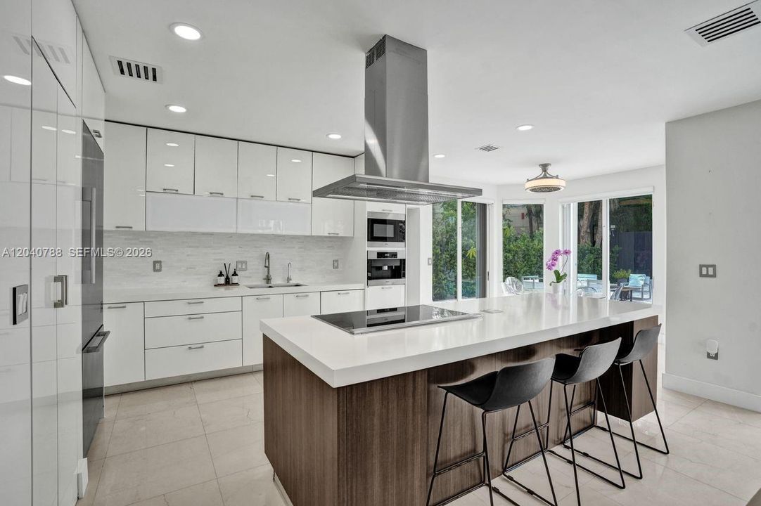 For Sale: $1,794,000 (6 beds, 5 baths, 3052 Square Feet)