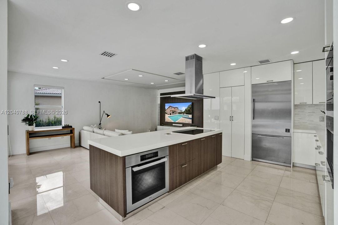For Sale: $1,794,000 (6 beds, 5 baths, 3052 Square Feet)