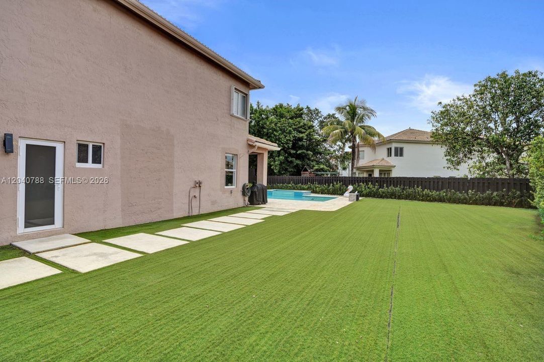 For Sale: $1,794,000 (6 beds, 5 baths, 3052 Square Feet)