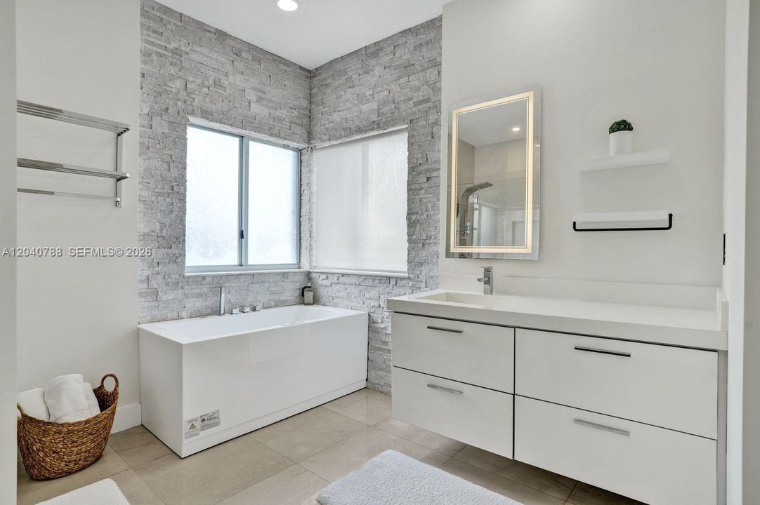 For Sale: $1,794,000 (6 beds, 5 baths, 3052 Square Feet)