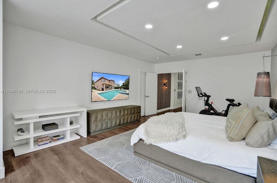 For Sale: $1,794,000 (6 beds, 5 baths, 3052 Square Feet)