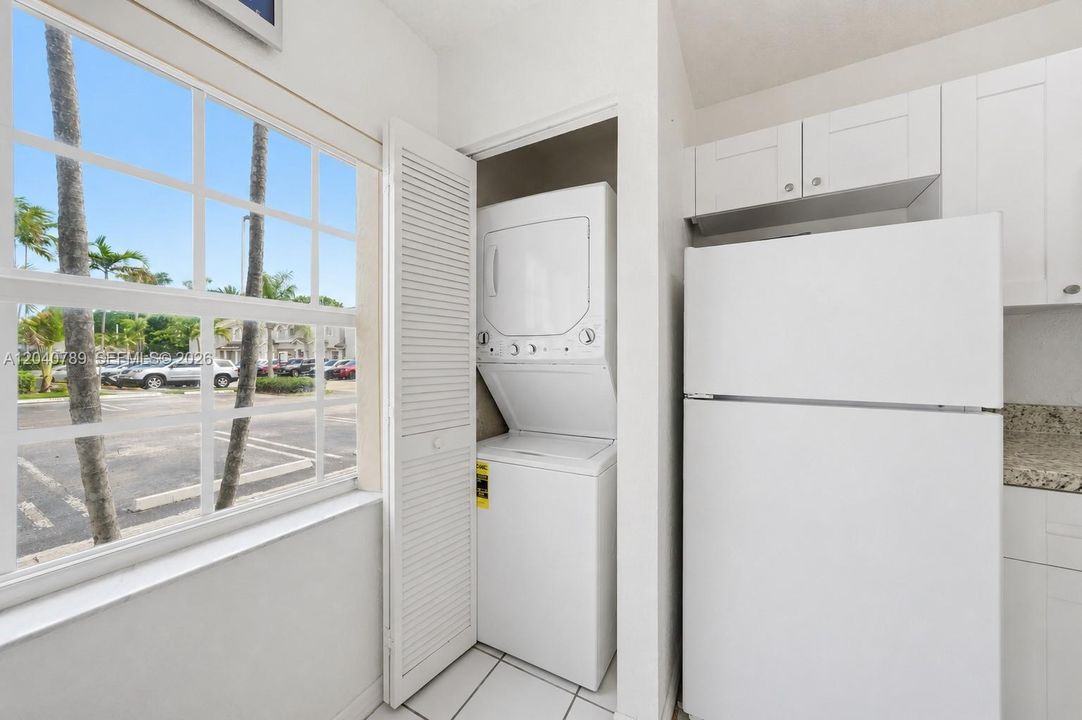 For Sale: $305,000 (2 beds, 1 baths, 950 Square Feet)