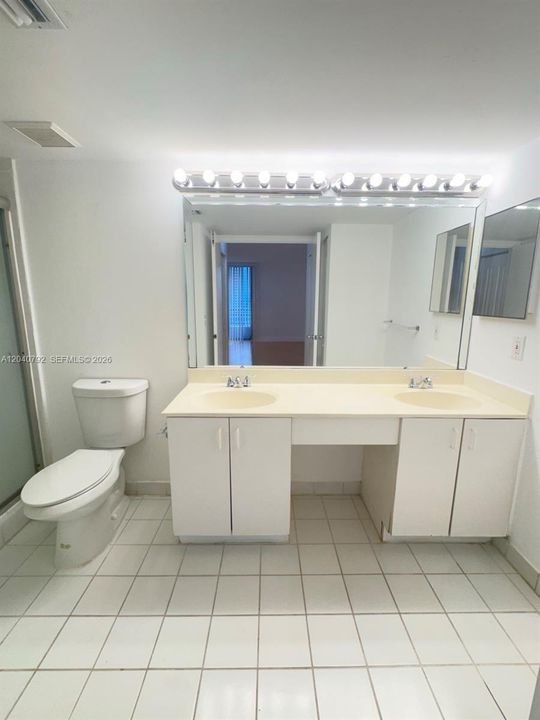 For Rent: $2,200 (1 beds, 2 baths, 1104 Square Feet)