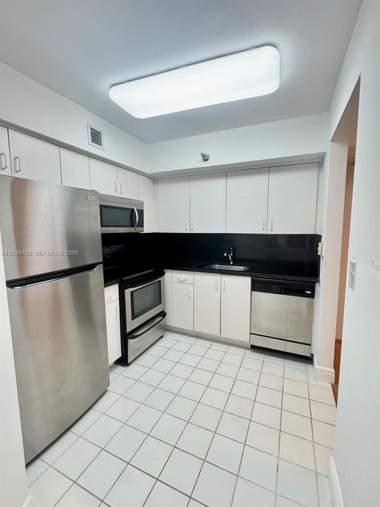 For Rent: $2,200 (1 beds, 2 baths, 1104 Square Feet)