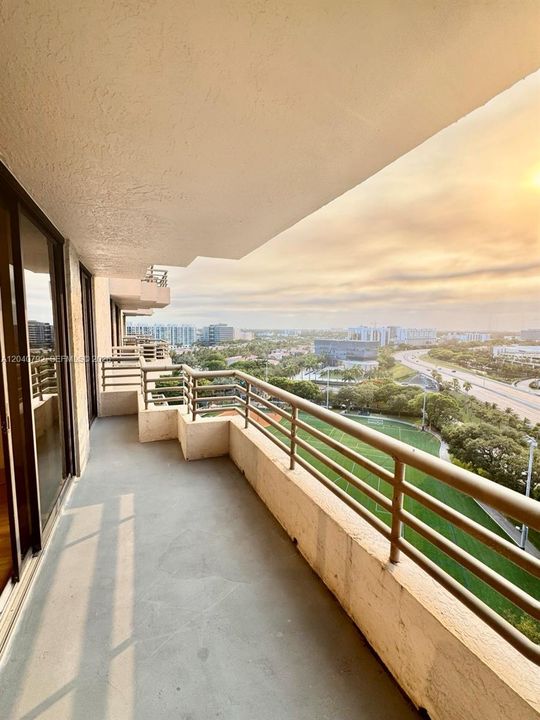 For Rent: $2,200 (1 beds, 2 baths, 1104 Square Feet)