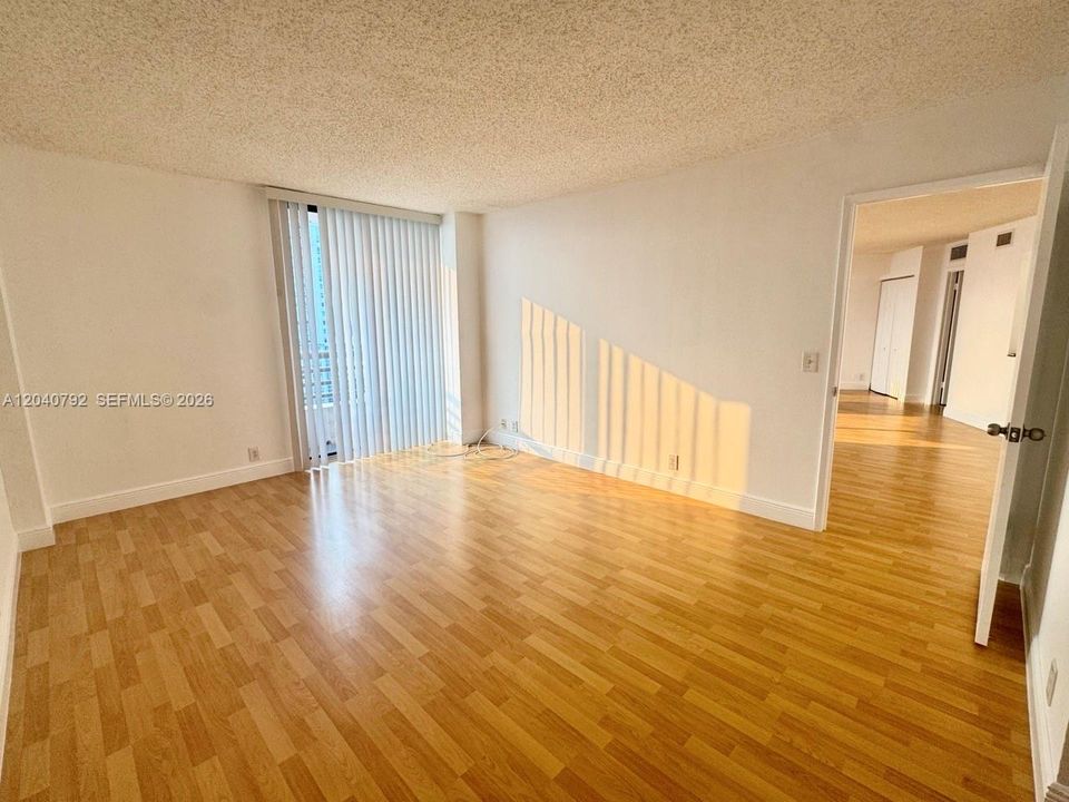 For Rent: $2,200 (1 beds, 2 baths, 1104 Square Feet)