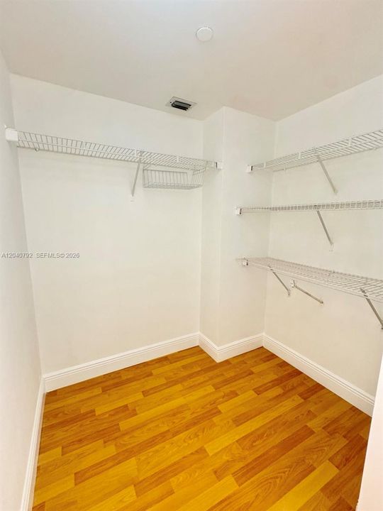 For Rent: $2,200 (1 beds, 2 baths, 1104 Square Feet)