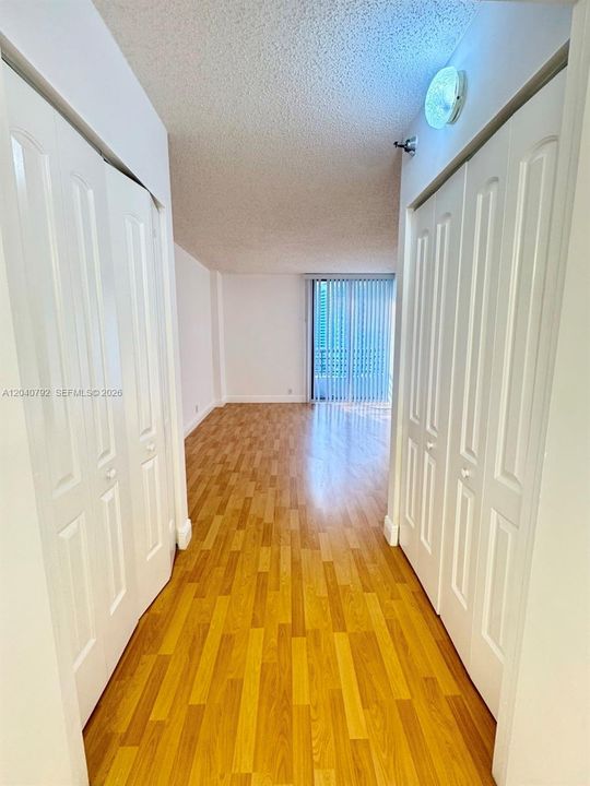 For Rent: $2,200 (1 beds, 2 baths, 1104 Square Feet)