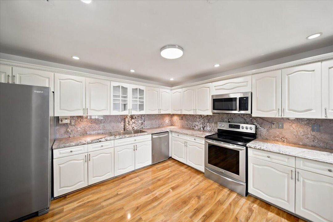 09 D Kitchen 4 31-1O3A1855