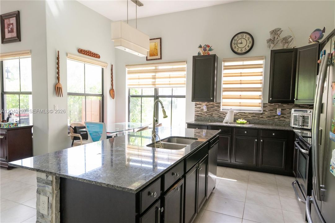 На продажу: $490,999 (4 спален, 3 ванн, 0 Квадратных фут)