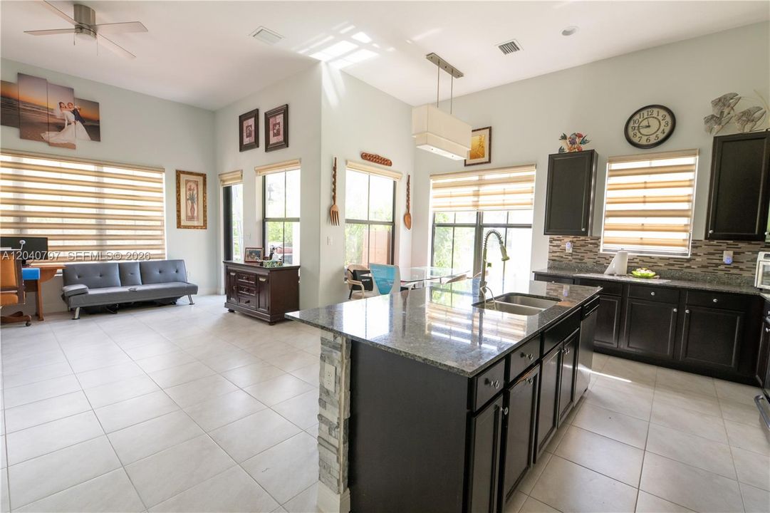 На продажу: $490,999 (4 спален, 3 ванн, 0 Квадратных фут)