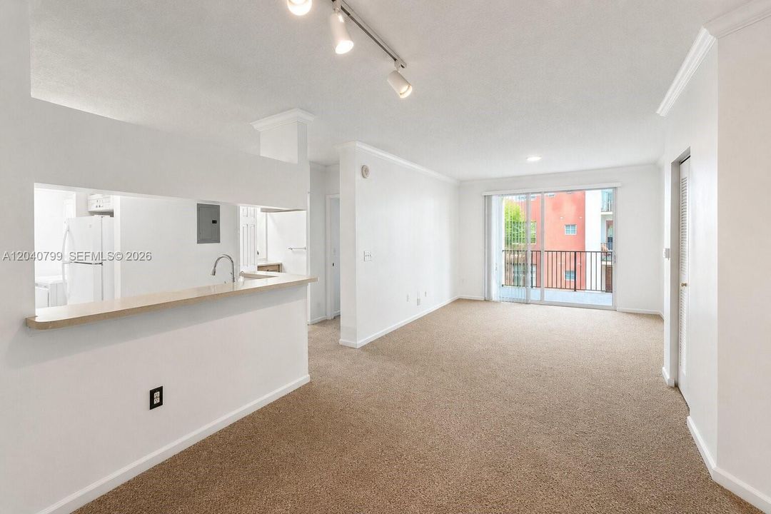 For Rent: $2,770 (2 beds, 2 baths, 1024 Square Feet)