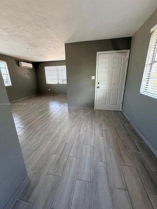 For Rent: $1,900 (1 beds, 1 baths, 1200 Square Feet)
