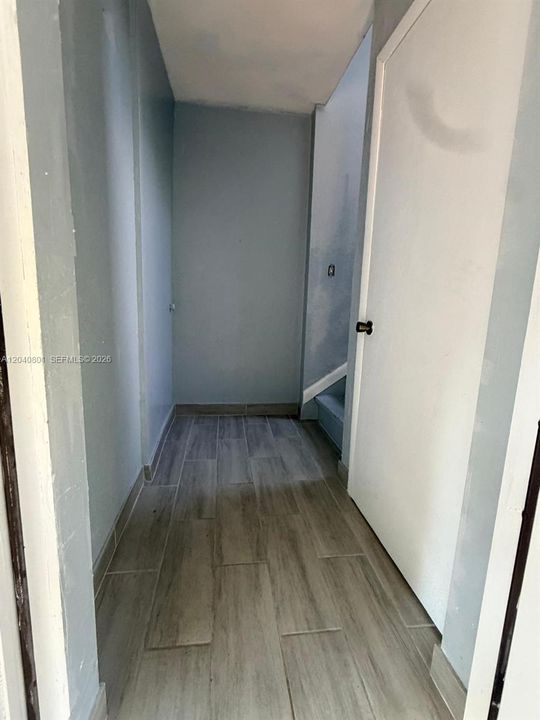 For Rent: $1,900 (1 beds, 1 baths, 1200 Square Feet)