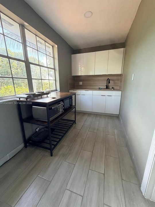 For Rent: $1,900 (1 beds, 1 baths, 1200 Square Feet)