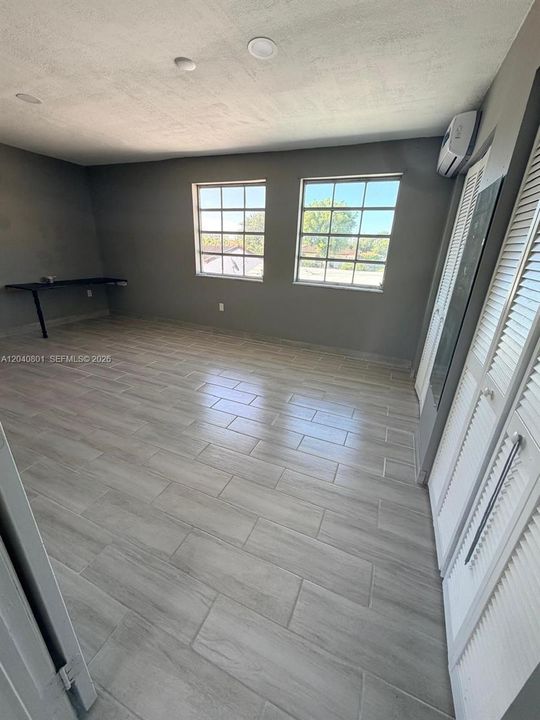 For Rent: $1,900 (1 beds, 1 baths, 1200 Square Feet)