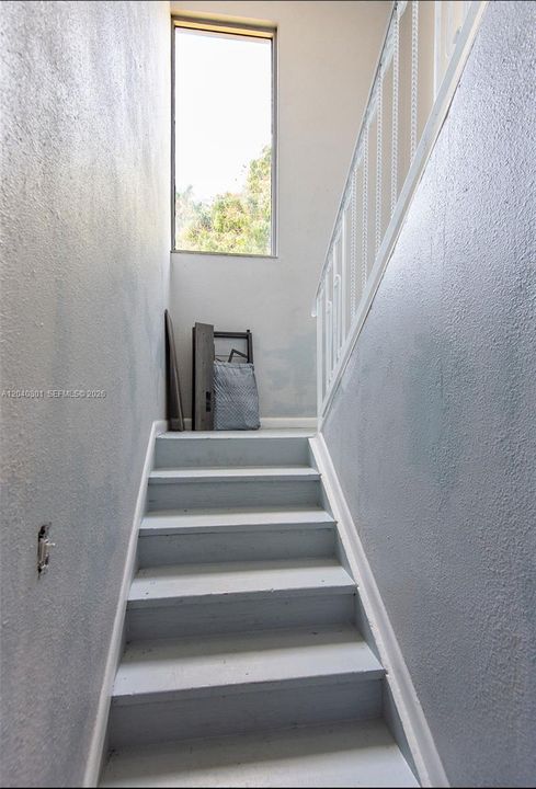 For Rent: $1,900 (1 beds, 1 baths, 1200 Square Feet)