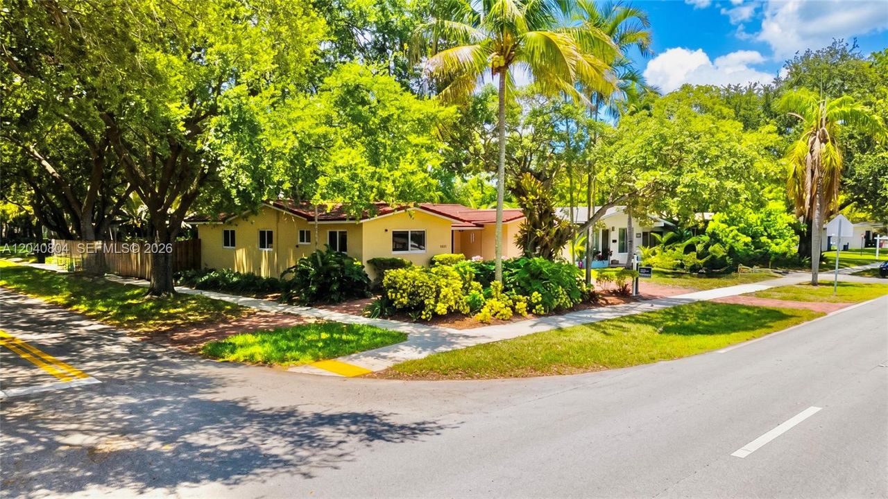 For Sale: $555,000 (3 beds, 2 baths, 1202 Square Feet)
