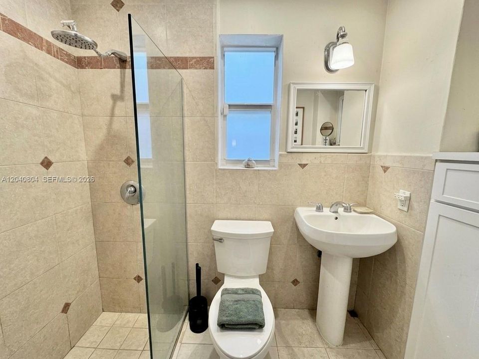 For Sale: $555,000 (3 beds, 2 baths, 1202 Square Feet)