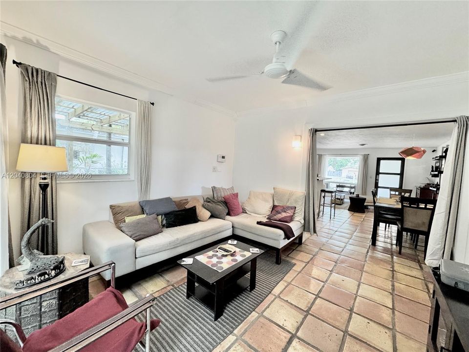 For Sale: $555,000 (3 beds, 2 baths, 1202 Square Feet)