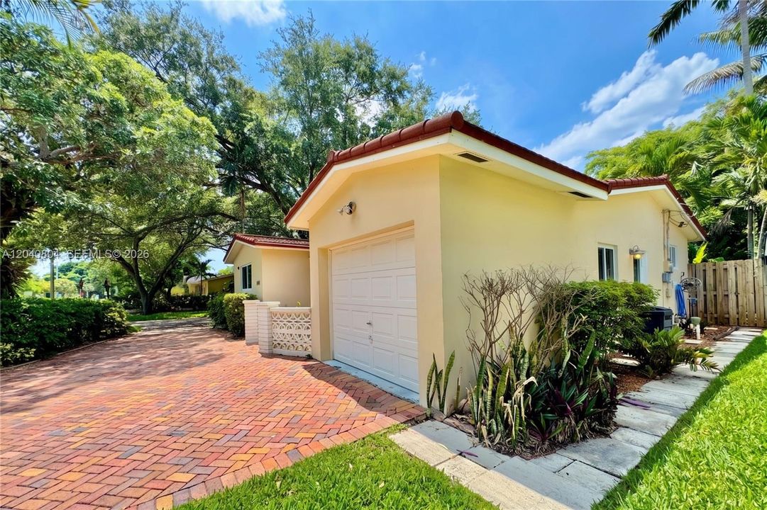 For Sale: $555,000 (3 beds, 2 baths, 1202 Square Feet)
