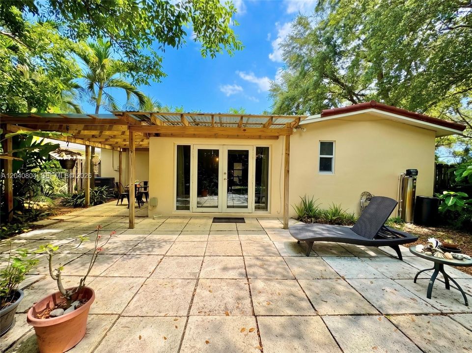 For Sale: $555,000 (3 beds, 2 baths, 1202 Square Feet)