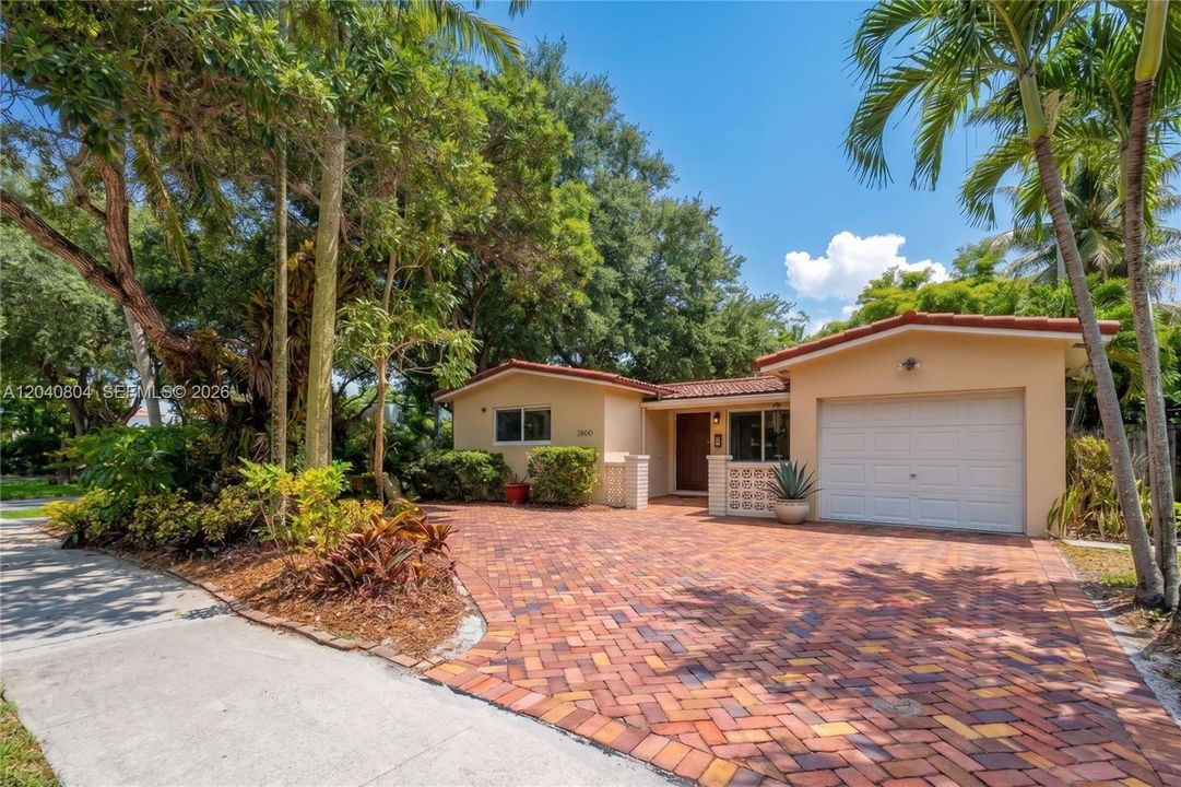 For Sale: $555,000 (3 beds, 2 baths, 1202 Square Feet)
