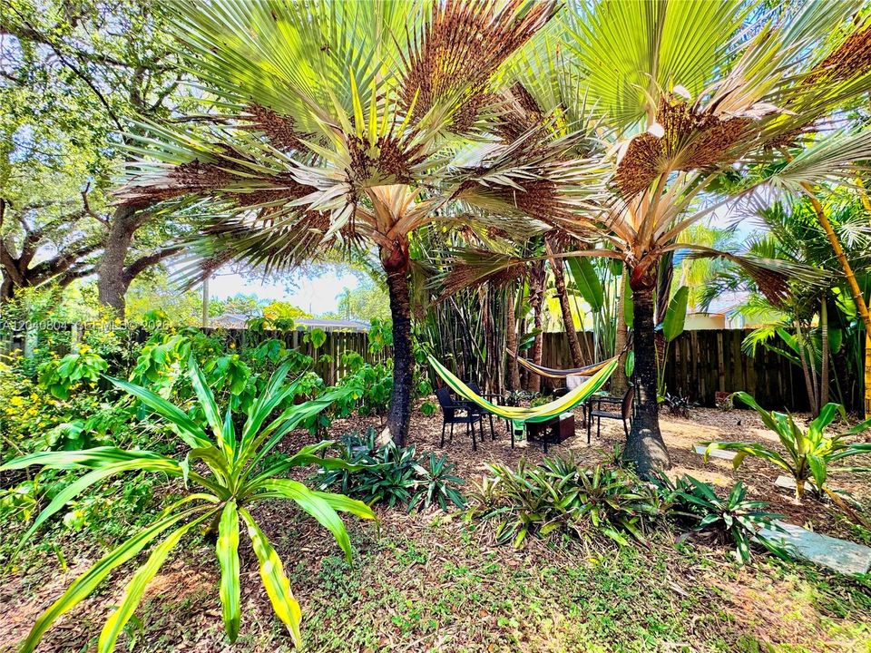 For Sale: $555,000 (3 beds, 2 baths, 1202 Square Feet)