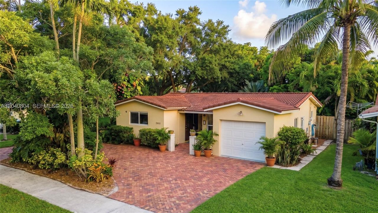 For Sale: $555,000 (3 beds, 2 baths, 1202 Square Feet)